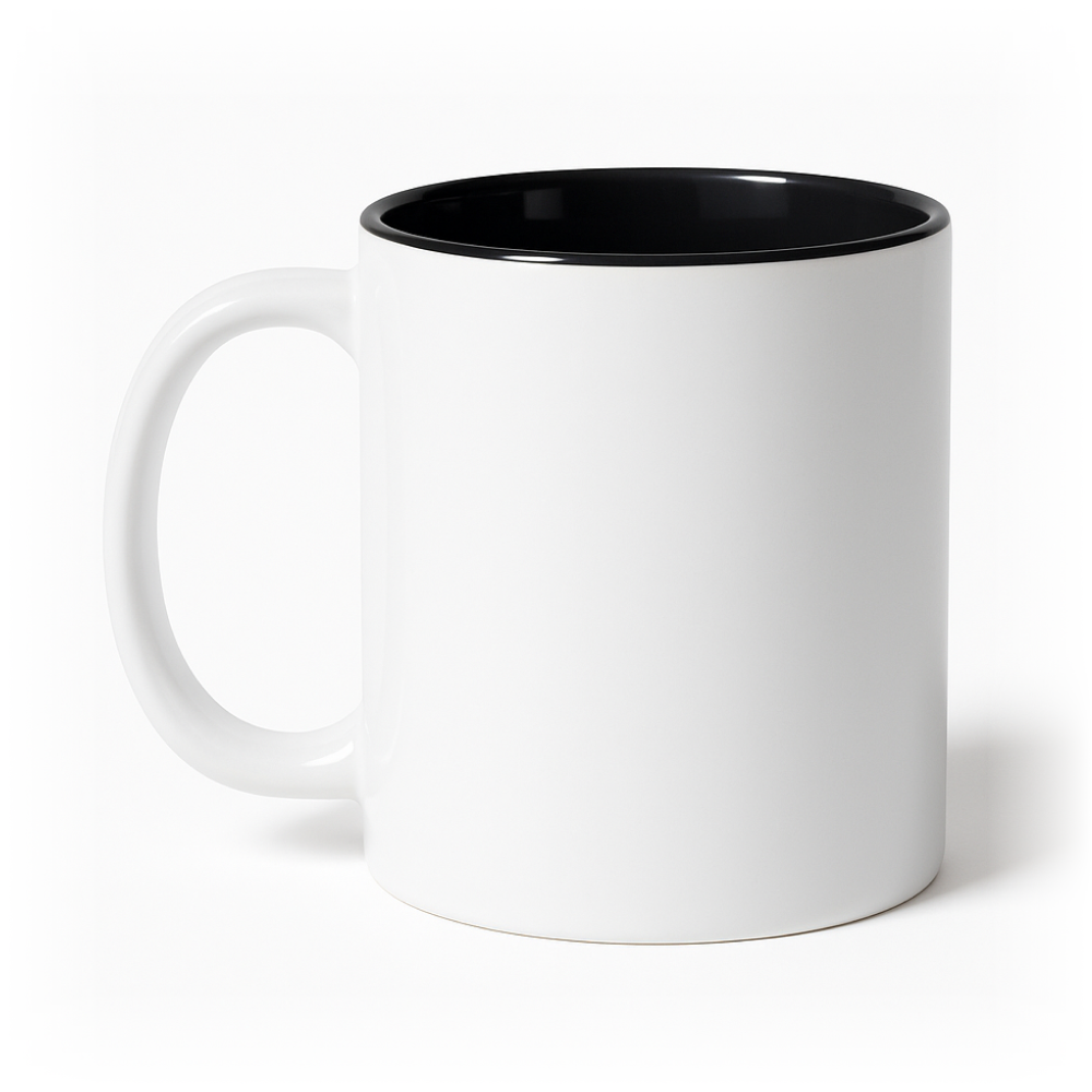 Biały kubek z czarnym wnętrzem i białym uchem na czystym, białym tle — zdjęcie produktowe.